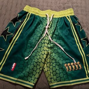 TRILLEST Kobe Grinch Streetwear shorts SIZE LARGE